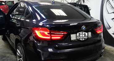BMW X6. Установка штатного регистратора