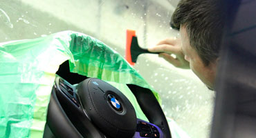 BMW 520d G30. Тонировка Нанесение атермальной плёнки на лобовое стекло