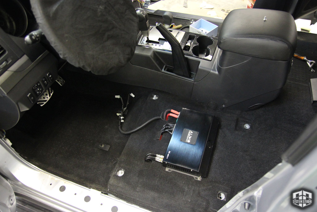 Установка звукового усилителя в Mitsubishi Pajero
