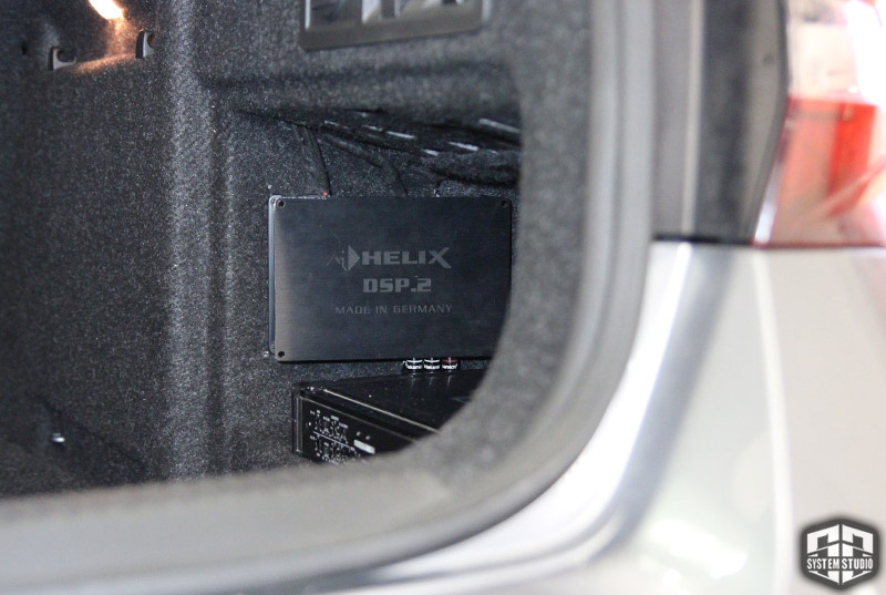 установка процессора Helix в багажник skoda